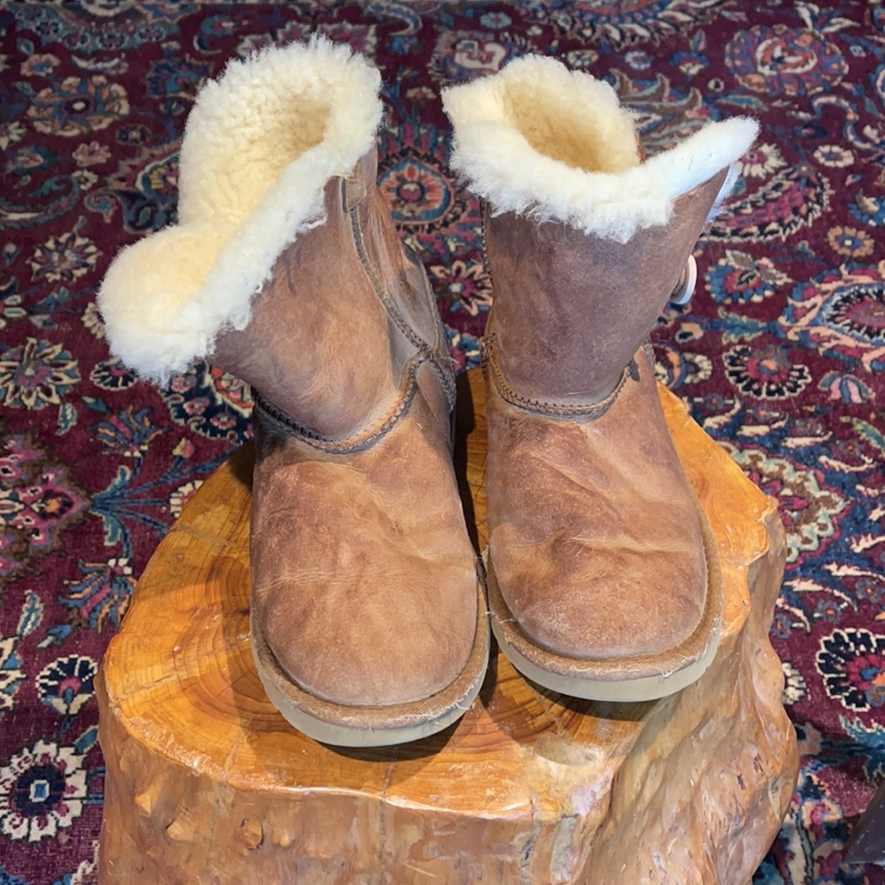 UGG Bailey Button bots